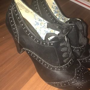 American eagle heels